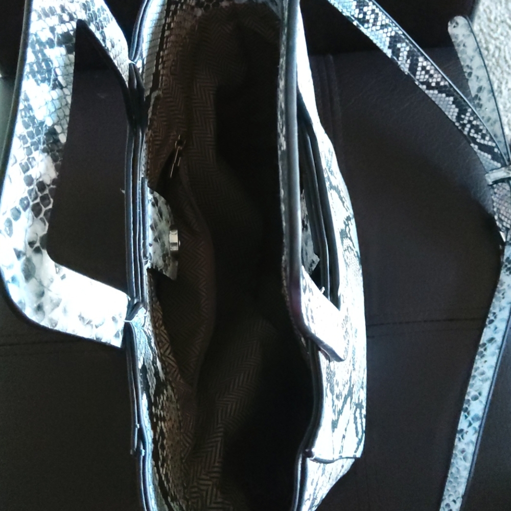 Urban Expressions Snake Satchel - Picture 5 of 6